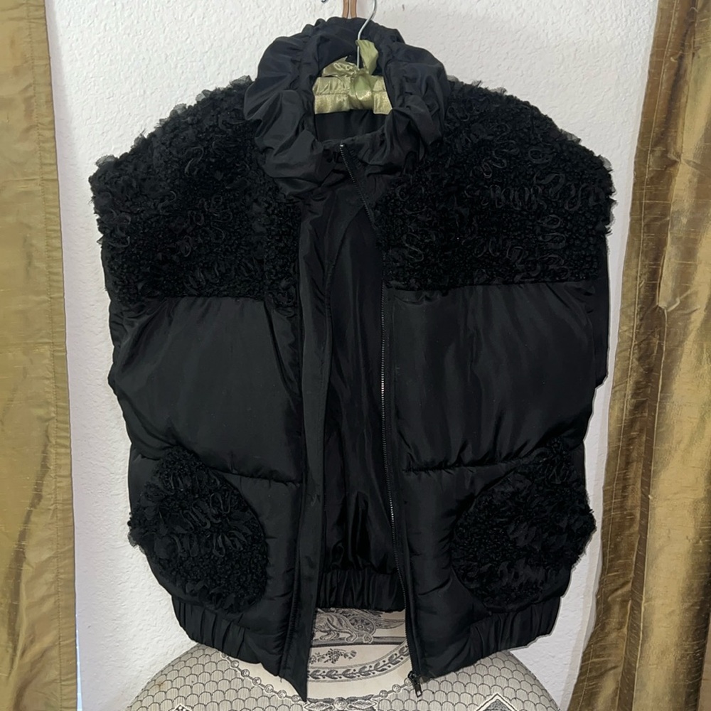Detailed Black Puffer Vest